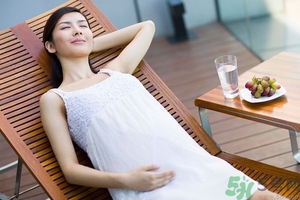 懷孕六個(gè)月睡覺姿勢圖 懷孕六個(gè)月的正確睡姿