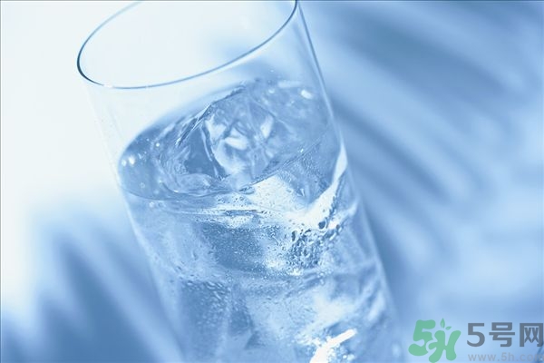 皮膚太干燥怎么辦？皮膚太干燥補水最好的方法如下