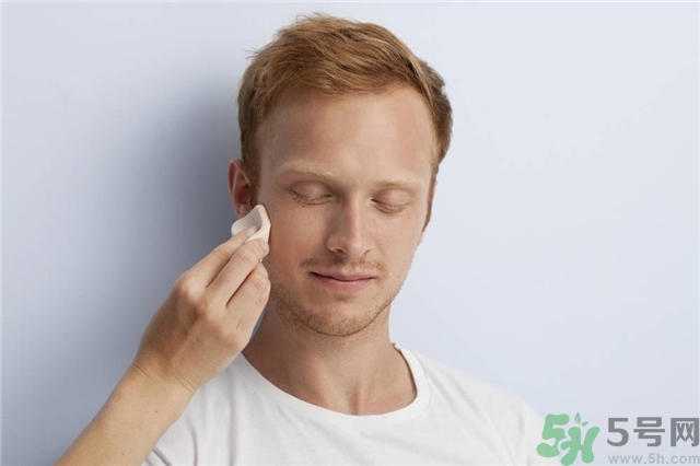 皮膚差的男生怎么洗臉？皮膚差的男生晨起不能用清水洗臉