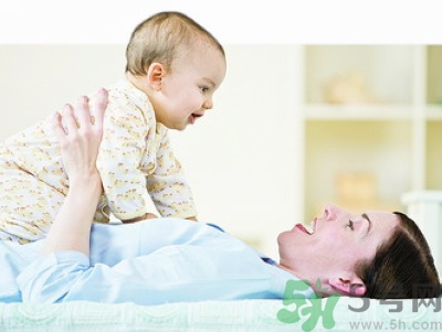母乳喂養(yǎng)的好處有哪些？母乳喂養(yǎng)怎么知道寶寶吃飽了沒？