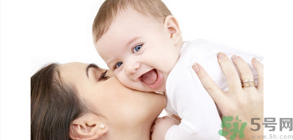 母乳喂養(yǎng)的好處有哪些？母乳喂養(yǎng)怎么知道寶寶吃飽了沒？