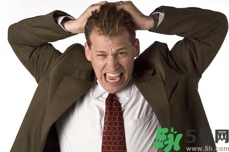 頭發(fā)油膩掉發(fā)怎么辦？頭發(fā)油膩掉發(fā)怎么回事？
