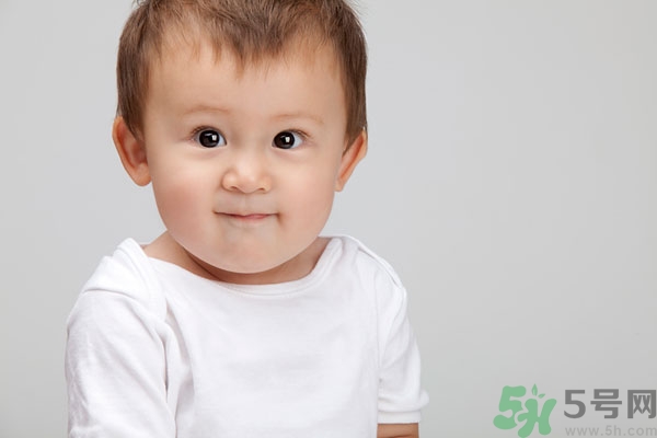 寶寶掉頭發(fā)是什么原因？寶寶掉頭發(fā)是怎么回事？