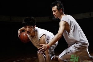 打籃球崴腳了怎么快速恢復(fù)？打籃球腳崴了腫了怎么辦？