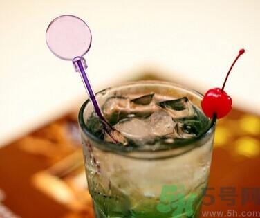 孕婦能喝碳酸飲料嗎？孕婦喝碳酸飲料對胎兒有影響嗎？