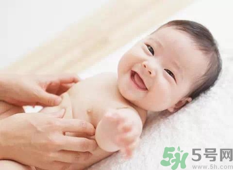 新生兒肚臍眼出血怎么辦？新生兒肚臍脫落會(huì)疼嗎？