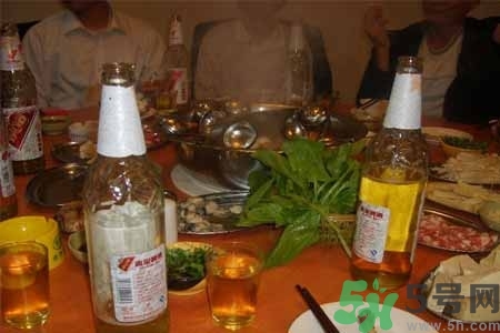 吃火鍋能喝啤酒嗎？吃火鍋喝啤酒對身體好嗎？