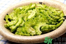新鮮苦瓜片和干苦瓜片泡水哪個(gè)好？苦瓜片泡水喝的功效