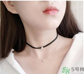 choker項(xiàng)鏈怎么搭配衣服？choker蕾絲項(xiàng)鏈搭配