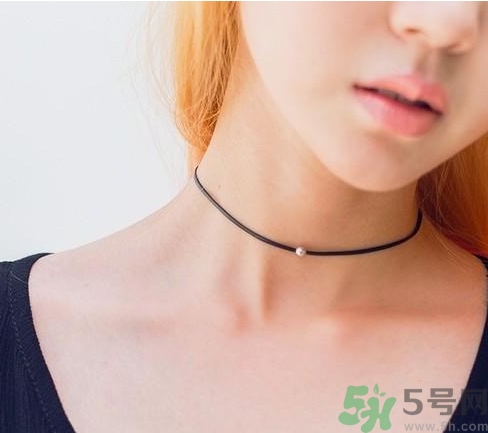 choker項(xiàng)鏈怎么搭配衣服？choker蕾絲項(xiàng)鏈搭配