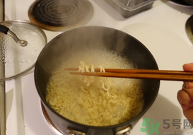 辛拉面是哪個(gè)國家的？辛拉面怎么煮好吃？