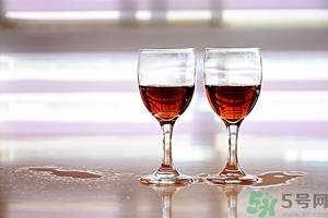 紅酒有沉淀物還能喝嗎,紅酒的沉淀物有影響嗎？