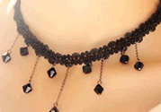 choker項(xiàng)鏈怎么搭配衣服？choker蕾絲項(xiàng)鏈搭配