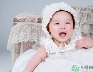 寶寶睡覺(jué)翻來(lái)覆去是怎么回事？寶寶睡覺(jué)喜歡亂動(dòng)怎么辦？