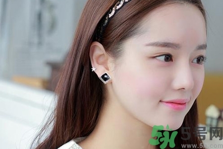 打耳洞的注意事項(xiàng)有哪些？女生打耳洞前需要注意什么？