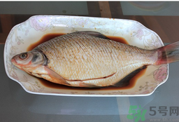 鯽魚死了還能吃嗎？死鯽魚能吃嗎？