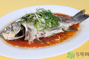 鯽魚死了一夜能吃嗎？鯽魚死了一天能吃嗎？