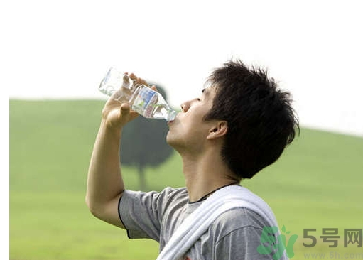 多喝水皮膚會(huì)變好嗎？喝多少水皮膚會(huì)變好？