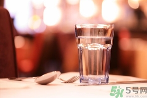 產(chǎn)婦多喝水奶水會(huì)多嗎？產(chǎn)婦多喝水奶水會(huì)稀嗎？