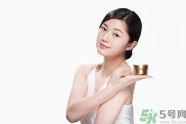 保濕霜什么時(shí)候用？保濕霜怎么用？