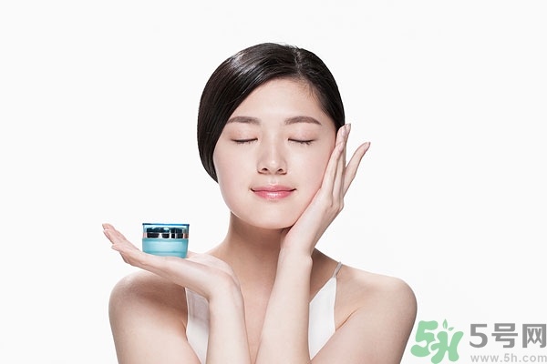 保濕霜什么時(shí)候用？保濕霜怎么用？
