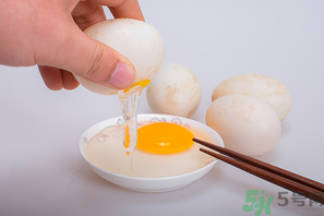 雞蛋和鴨蛋可以一起吃嗎？雞蛋和鴨蛋可以一起炒嗎？