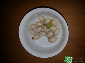 白果可以放微波爐嗎？白果放微波爐轉(zhuǎn)幾分鐘？