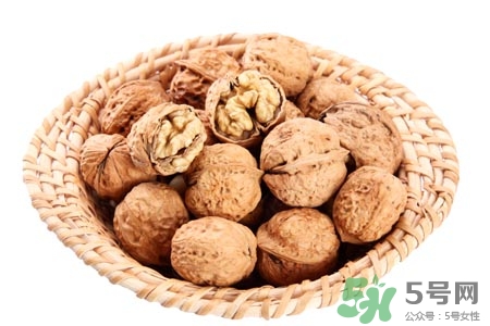 吃核桃可以喝茶嗎？吃核桃喝茶會中毒嗎？