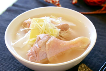 鴨肉燉什么好吃？燉鴨肉放什么好吃？