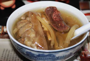 鴨肉燉什么好吃？燉鴨肉放什么好吃？