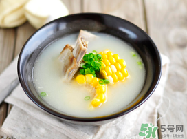 排骨湯為什么是白色的？排骨湯怎么熬成乳白色的？