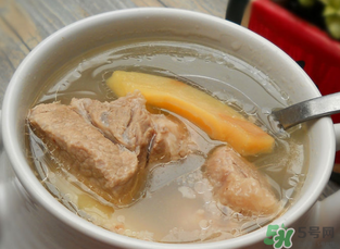 排骨湯為什么是白色的？排骨湯怎么熬成乳白色的？