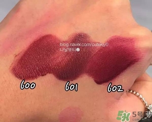 阿瑪尼小胖丁唇釉哪個色最火？阿瑪尼小胖丁唇釉保留了紅管的哪個色？