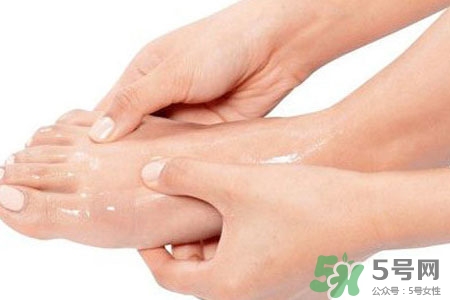 腳趾經(jīng)常抽筋是缺鈣嗎？腳趾抽筋是什么原因？