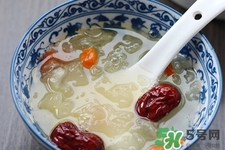 喝銀耳紅棗湯會(huì)發(fā)胖嗎？晚上吃銀耳紅棗湯長會(huì)胖嗎？