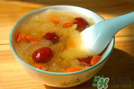銀耳紅棗湯怎么做最正宗好吃？銀耳紅棗湯怎么做補(bǔ)血養(yǎng)顏？