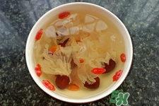 喝銀耳紅棗湯會(huì)上火嗎？上火能喝銀耳紅棗湯嗎？