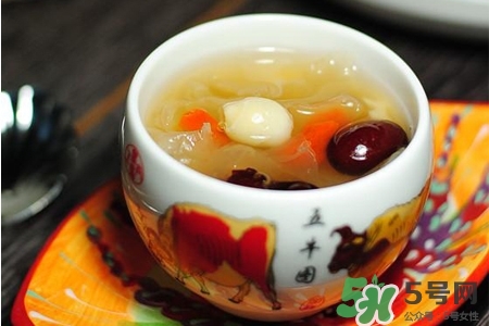 早上空腹喝銀耳紅棗湯好嗎？早上喝銀耳紅棗湯有什么好處？