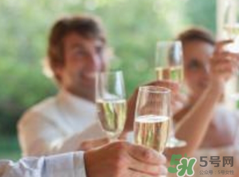 帶牙套能喝酒嗎？帶牙套可不可以喝酒？