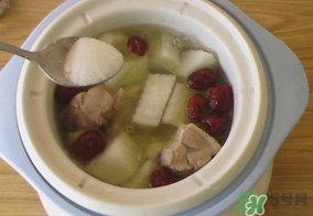 雞肉可以和白蘿卜一起燉湯嗎？雞肉和白蘿卜能一起吃嗎？