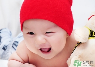 冬天出生的寶寶穿什么衣服？冬天出生的寶寶要準(zhǔn)備什么衣服？