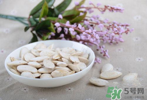 南瓜子和葵花籽哪個(gè)好？南瓜子和葵花籽區(qū)別？