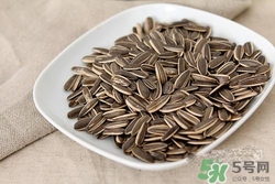 南瓜子和葵花籽哪個(gè)好？南瓜子和葵花籽區(qū)別？