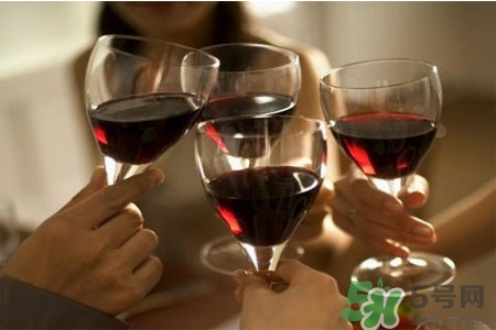 喝白酒后怎么解酒？喝白酒后吃什么解酒最有效？