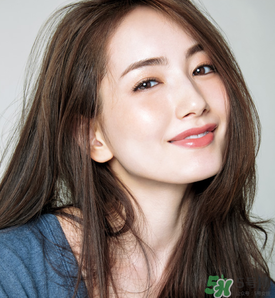 磚紅色口紅配什么妝容？磚紅色口紅適合什么妝？