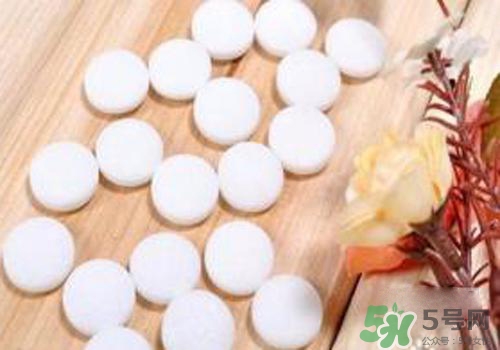 樟腦丸對(duì)跳蚤有用嗎？樟腦丸可以除跳蚤嗎？
