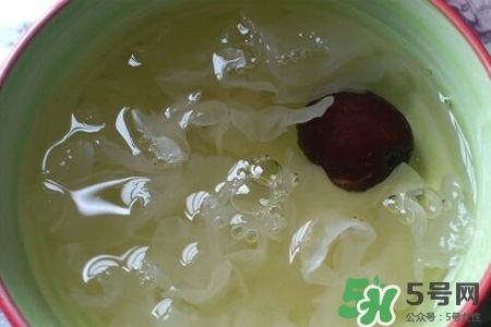 銀耳湯能天天喝嗎？銀耳湯一天中什么時(shí)候喝最好？