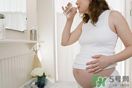 孕婦能用唇膏嗎？孕婦可以涂潤唇膏嗎？