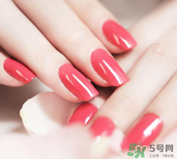 冬天涂什么顏色的指甲油好看？冬天適合什么顏色的指甲油？