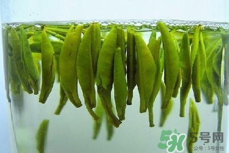冬天可以喝綠茶嗎？冬天喝綠茶好還是紅茶好？